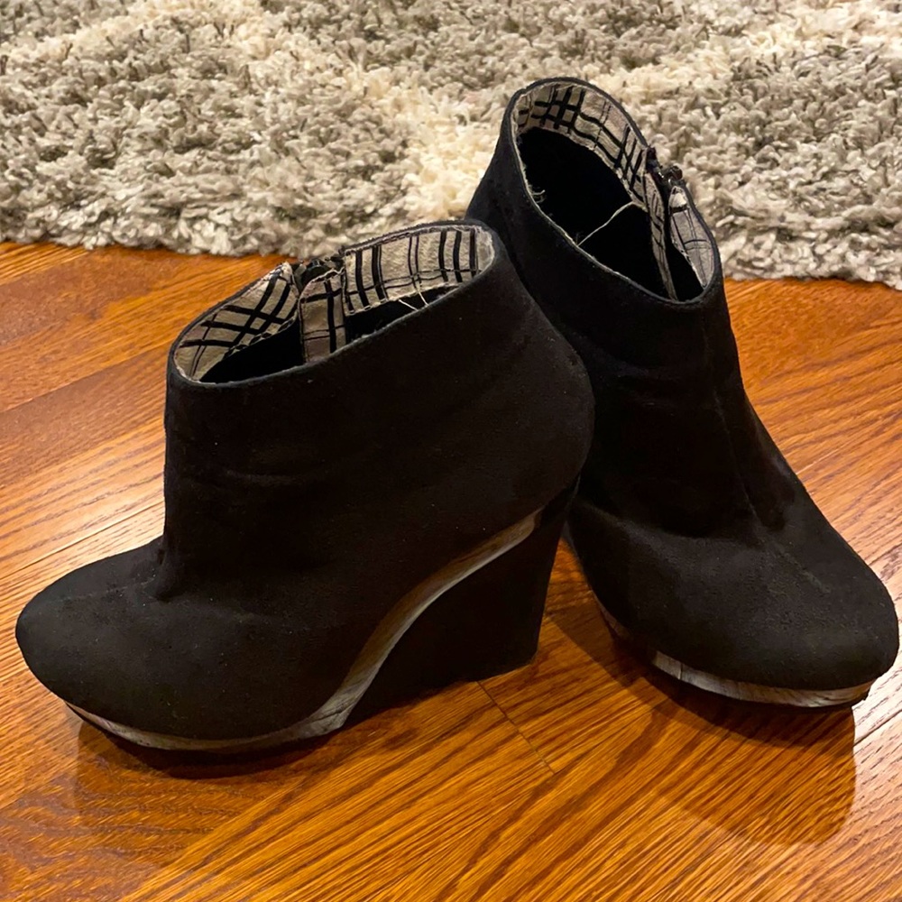 Barely worn Michael Antonio booties, size 8, black